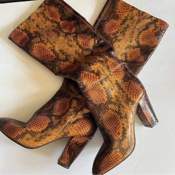 White Mountain Knee High Boots Snake Print Size 6 1/2 - Picture 3 of 16
